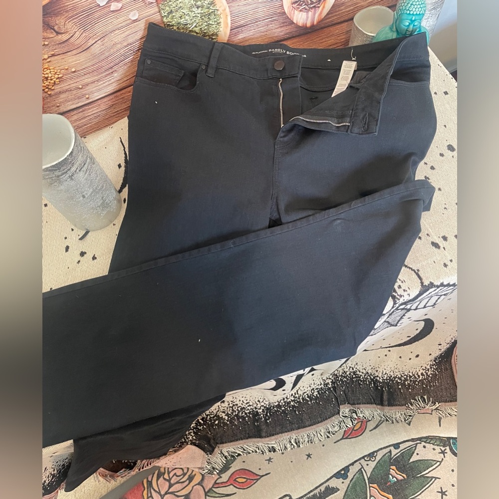 Chico’s Platinum Barely Boot Bootcut Denim Jeans Black Sz 3R Relaxed Comfort